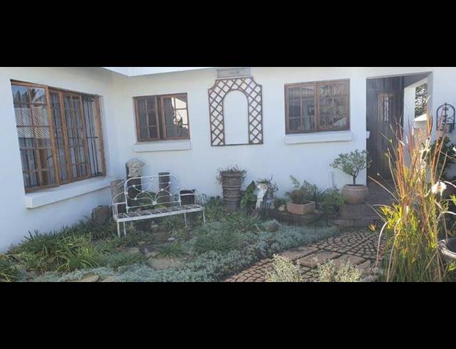 10 BEDROOM HOUSE FOR SALE IN LADYBRAND